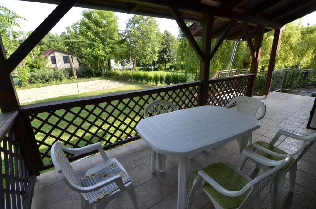 Tobo House Along The River Danube Radvan nad Dunajom Bagian luar foto